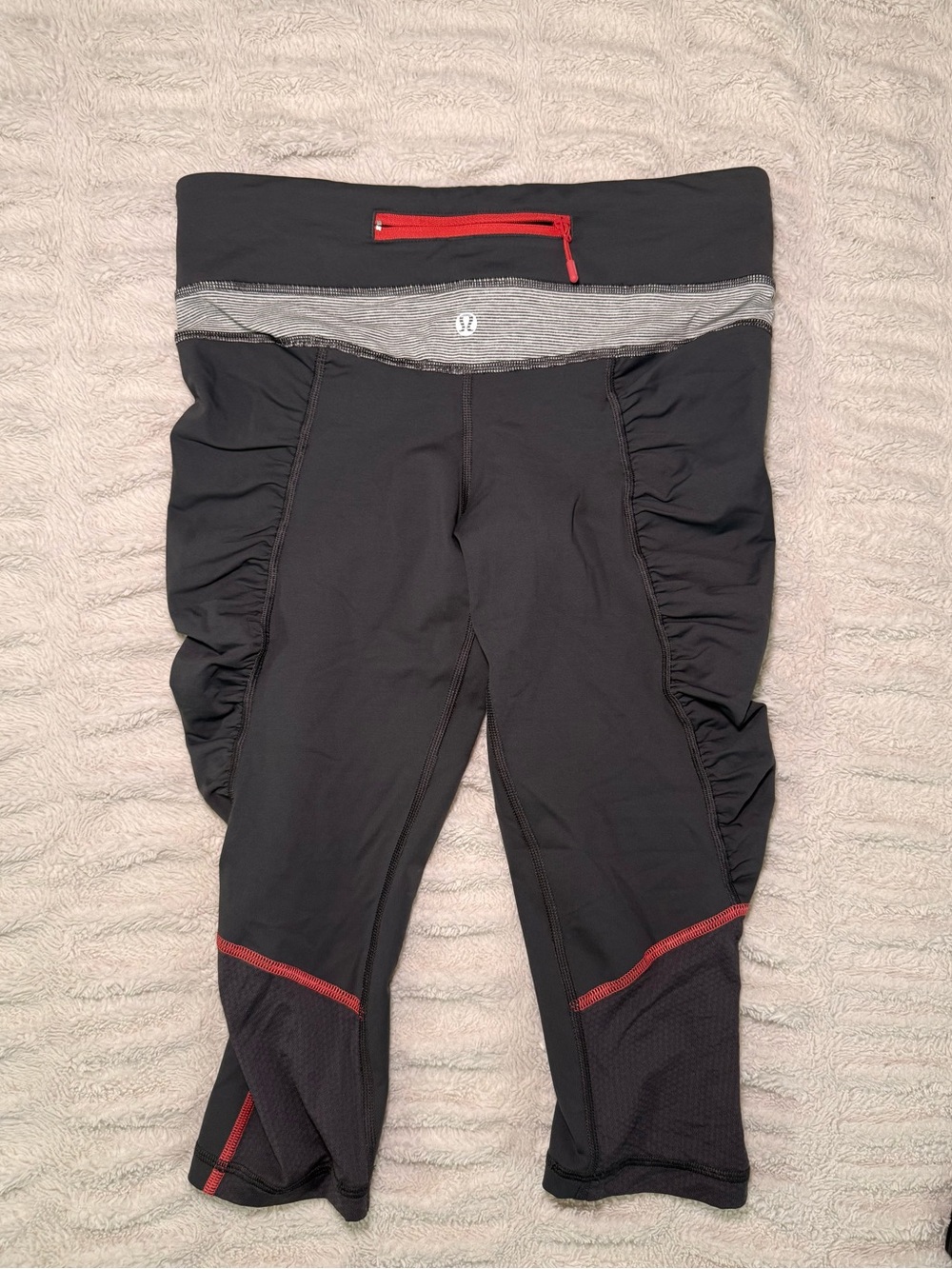 Lululemon Black Red Cropped Leggings Size 6